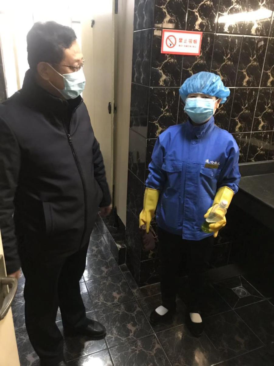 为业主生命健康筑起“安全屏障”——市政协委员、济南连心物业党支部书记、董事长王宏勇奋战一线，勇作“最美逆行者” 消毒服务